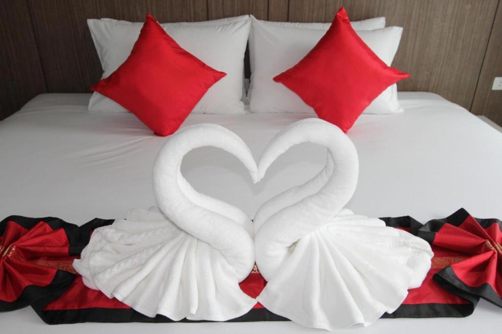 Elegancy Sansabai Hotel Patong Exterior photo